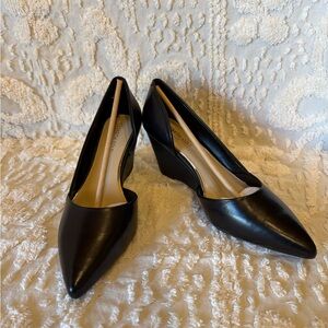 Kenneth Cole Black Leather Pointed Wedge Pumps #543